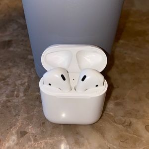 Apple AirPods Second Generation